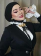6 Potret Reza Artamevia Pakai Hijab Hitam, Manggung Pakai Headpiece Mewah Hingga Momong Cu...