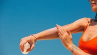 7 Kebiasaan Jarang Pakai Sunscreen yang Diremehkan, Picu Penuaan Dini hingga Kanker Kulit
