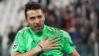 Sempat Didekati Barcelona, Kenapa Buffon Memilih Parma yang Tampil di Serie B ?