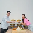 Model Kaus Pink Cantik Luna Maya, Jadi Simpel Berkelas Tanpa Effort Berlebihan