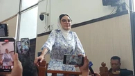 Nikita Mirzani Ubah Penampilan di Sidang Pledoi, Kenakan Kerudung Putih