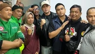 6 Potret Denny Sumargo dan Lutfi Agizal Temui Keluarga Ojol Korban Rantis Brimob di RSCM