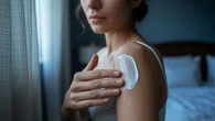 Apakah Sunscreen Boleh Dipakai Malam Hari? Ini Fakta dan Penjelasan Ahlinya
