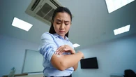 Cara Merawat Kulit Tubuh agar Tetap Lembap Meski Sering di Ruangan AC, Mudah Tapi Sering D...