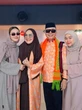 Model Gamis Ayu Ting Ting saat Antar Orang Tua Berangkat Umroh, Simpel Cocok untuk Sehari-...