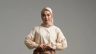 8 Kombinasi Puff Sleeve dan Kain Batik Klasik, Ini Gaya yang Lagi Hits di 2025