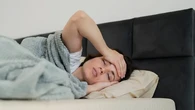Kurang Tidur Ternyata Bisa Meningkatkan Kadar Kolesterolmu, Ini 4 Sebabnya