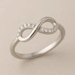 9 Model Cincin Emas Putih Simple Elegan, Percantik Jari Tanpa Terlihat Berlebihan