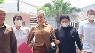 Penampilan Nikita Mirzani Saat Dilimpahkan ke Kejari Jakarta Selatan
