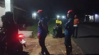 Petugas Damkar Diminta Cari Ibu-Ibu Hilang, Ternyata Tertidur di Bawah Pohon Karet