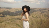FOTO: Momen Seru Liburan Dannia Salsabilla Ke Sumba, Bergaya di Padang Sabana