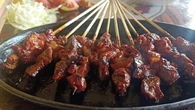10 Rekomendasi Tempat Makan Enak di Sekitar Gedung Sate Bandung, Murah dan Bikin Ketagihan