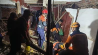 Detik-Detik Menegangkan Evakuasi Pekerja Terjepit Dinding Beton di Sukabumi