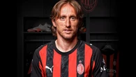 Modric Resmi Berseragam AC Milan, Tapi Minta Fans Tak Berharap Berlebihan