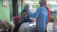 Ramai-ramai Warga di Wonosobo Bayar Pajak Pakai Sampah