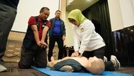 Bukan Cuma Teriak Astagfirullah, DWP Kemenkes Latih Anggotanya Cara Melakukan CPR