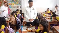 Tak Makan Saat Teman-temannya Nikmati MBG, Pengakuan Polos Bocah SD di Kendari Bikin Haru