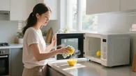 5 Langkah Cepat dan Mudah Bersihkan Microwave Pakai Lemon, Hilangkan Noda Membandel