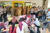 17 Tahun Krisis Air, Emak-emak Geruduk Kantor Dinas PU