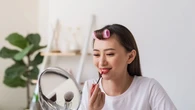 Mengulik Alasan Liptint Jadi Produk Andalan Gen Z, Bikin Bibir Merona Alami Tanpa Terasa B...