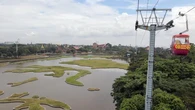 Taman Mini Indonesia Indah Pasang Tempat Charge HP dari Energi Matahari