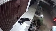 Dua Pria Curi Kursi Roda Kakek Disabilitas di Bekasi, Warganet: Enggak Habis Pikir