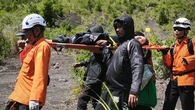 Ronaldo dan Temannya Jatuh di Gunung
