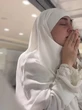 Potret Celine Evangelista Umrah, Suasana Penuh Haru di Tanah Suci