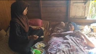 Kisah Haru Dilma, Gadis 14 Tahun Rawat Ibunya yang Lumpuh dan Andalkan BLT Rp 300.000 per ...