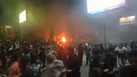 Mobil Polisi Jadi Bulan-bulanan saat Melintas di Tengah Demonstran Yogya, Beruntung Bisa K...