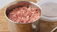 Mengawetkan Daging Kurban Jadi Kornet Rumahan, Praktis, Awet, dan Disukai Keluarga