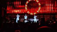 6 Momen Tak Terlupa dalam Konser Take That di Jakarta, Termasuk Pamer Jersey dan Syal Timn...