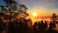 Menikmati Pesona Golden Sunrise di Bukit Sikunir Dieng