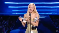 Rose BLACKPINK Berseri-seri dengan Gaun Kuning Mentega di MTV VMAs 2025