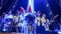 Ditemani Atta Halilintar, Sandiaga Uno Membuka Makassar Jazz Festival di Atas Kapal Phinis...