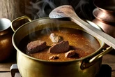 Berapa Jam Masak Rendang? Ini Durasi Ideal dari Kalio hingga Kering Sempurna