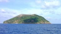 6 Fakta Menarik Gunung Manuk di Maluku yang Terletak di Pulau Tak Berpenghuni