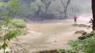 Banjir Bandang Datang Tiba-Tiba di Curug Sukabumi, Wisatawan Terseret Arus