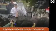 Bupati Pati Dihujani Lemparan Sandal dan Botol: Saya Mohon Maaf Sebesar-besarnya