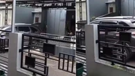 Cara Unik Menutup Pagar Rumah, Serasa Punya Fitur Otomatis