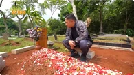 6 Potret Irfan Hakim Ziarah ke Makam Mpok Alpa, Ungkap Perasaan Haru