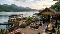 6 Tempat Makan di Waduk Cirata Paling Hits 2026, dari Kafe View Danau sampai Saung Terapun...