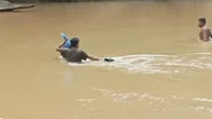 Cerita Perjuangan Ahad, Penghulu yang Rela Bertaruh Nyawa Menyeberangi Sungai Demi Nikahka...
