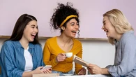 4 Tanda Love Bombing dalam Pertemanan Seperti Ini Tak Boleh Kamu Abaikan
