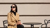 Mengenal Kepribadian Wanita dari Cara Duduk, Kamu Termasuk yang Mana?