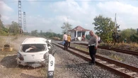 Mobil Antar Anak Sekolah Ditabrak Kereta, 2 Pelajar Tewas