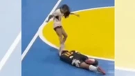 VÍDEO: atleta chuta cabeça de adversária caída em jogo de futsal
