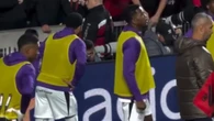 Após ser xingando em campo, Memphis tem reação inusitada