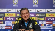 Técnico do Tetra: Carlos Alberto Parreira é internado no Rio