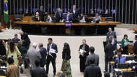 Antes do recesso, Câmara tenta ''passar a boiada''